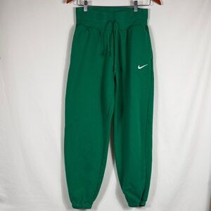 Nike Women's Green Sweat Pant Joggers. Embroidered Logo. Size S. Inseam: 28 in